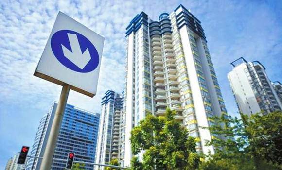 李嘉誠新年警示 遠離房產投資，聚焦批發零售業